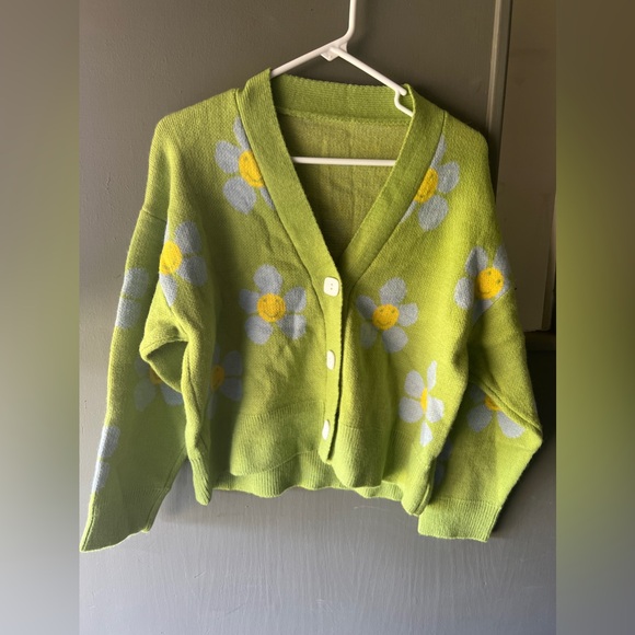 Sweaters - Green flower cardigan